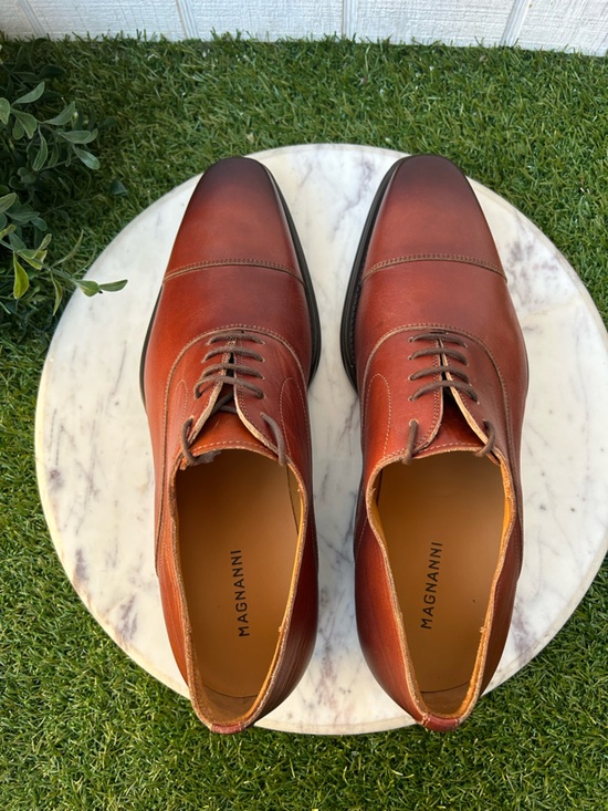Magnanni Leather Oxford men 
$399 new 
Color: tabacco - Picture 14 of 16